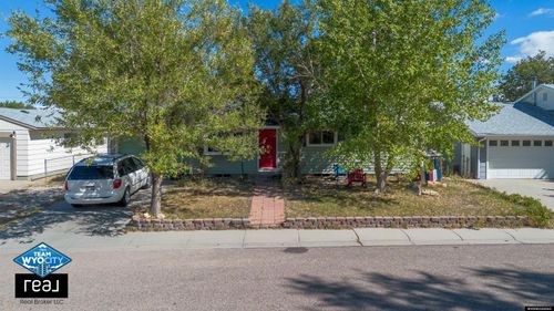 433 Holmes St, Evansville, WY, 82636-8589 | Card Image