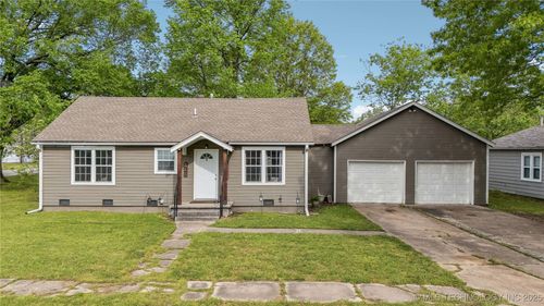 925 Olive St, Chelsea, OK, 74016-1813 | Card Image