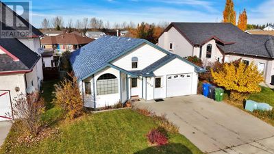 5834 65 Ave, House other with 3 bedrooms, 3 bathrooms and 1 parking in Rocky Mountain House AB | Image 2