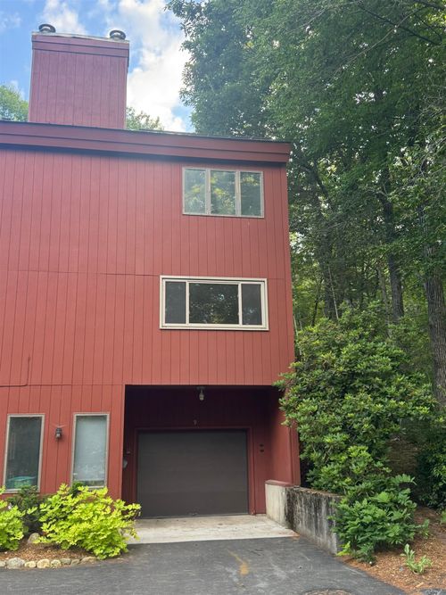 9 Evergreen Ln, Brattleboro, VT, 05301-4279 | Card Image
