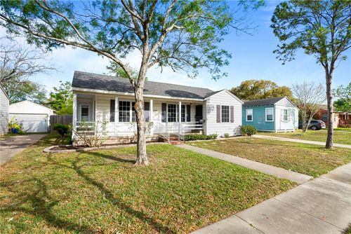 634 Sorrell St, Corpus Christi, TX, 78404-2743 | Card Image