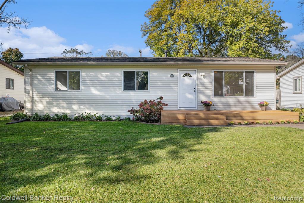 Lindholm Dr, White Lake, MI 48383 #1