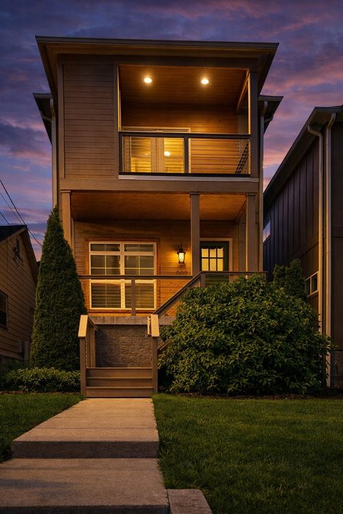 907A 32nd Ave N, Nashville, TN, 37209-2782 | Card Image