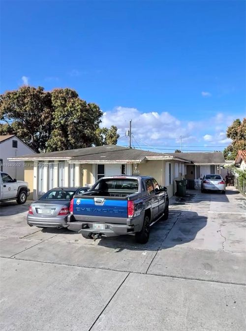 307 E 14th St, Hialeah, FL, 33010 | Card Image