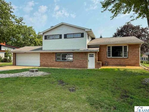817 Summit Avenue, New Ulm, MN, 56073 | Card Image