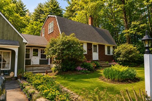 86 Mammoth Road, Londonderry, NH, 03053 | Card Image