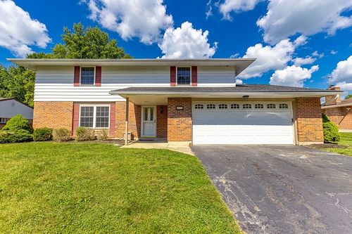 7221 Rustic Woods Dr, Dayton, OH, 45424-2415 | Card Image