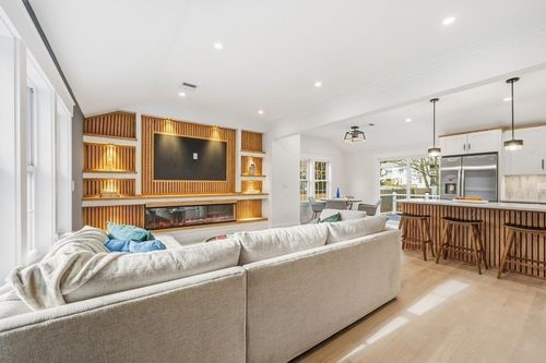 99 Grove St, Reading, MA, 01867-1640 | Card Image