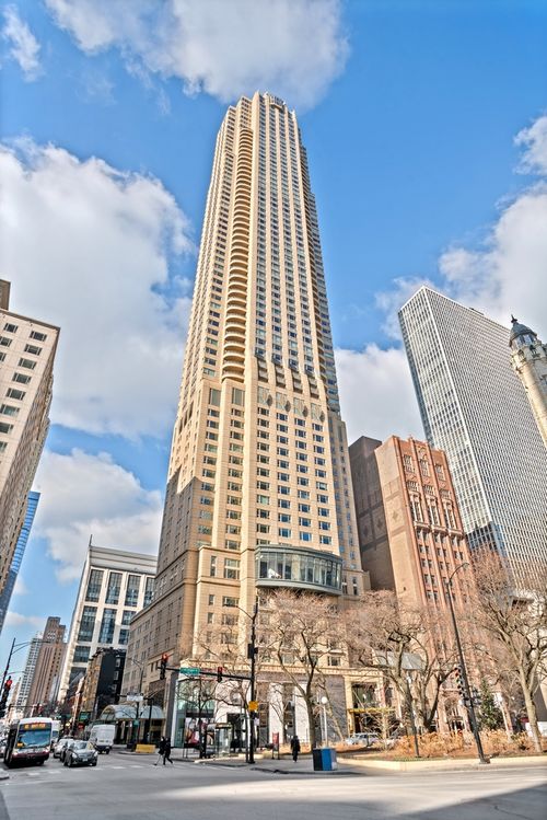 63ph-800 N Michigan Ave, CHICAGO, IL, 60611-2105 | Card Image