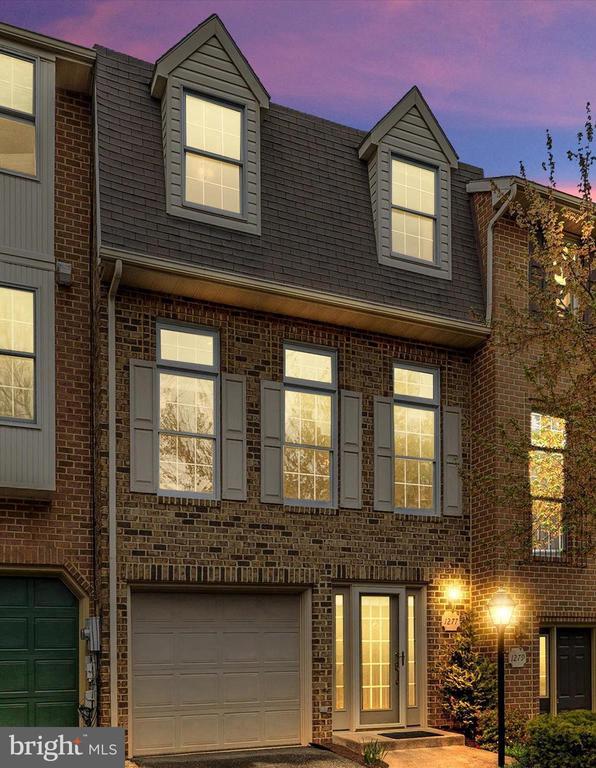 Lindsay Ln, Hagerstown, MD 21742