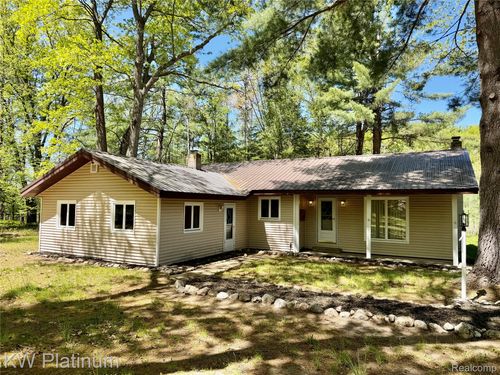 7050 Valley Ln, Atlanta, MI, 49709-8916 | Card Image