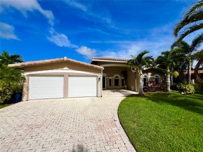 2573 Se 9th St, House other with 3 bedrooms, 2 bathrooms and null parking in Pompano Beach FL | Image 2