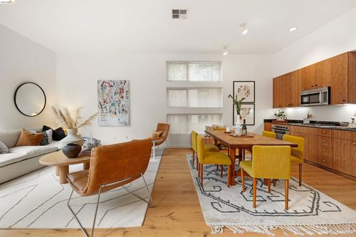 21 Covent Ln, Oakland, CA, 94608-1366 | Card Image