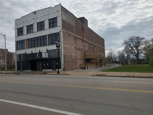 5960 Dr Martin Luther King Dr, Saint Louis, MO, 63112-3516 | Card Image