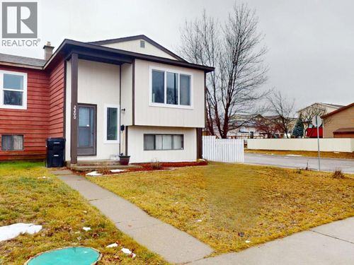 2200 Kokanee Dr N, Cranbrook, BC, V1C5X6 | Card Image