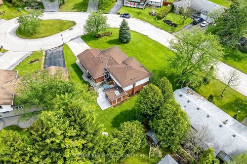 9 Cloverdale Cres, Petersburg, ON, N0B2H0 | Card Image