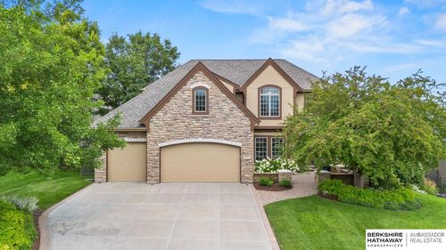 18926 Boyle Cir, Elkhorn, NE, 68022-3953 | Card Image