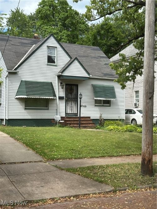 15609 Cloverside Ave, Cleveland, OH, 44128-2104 | Card Image