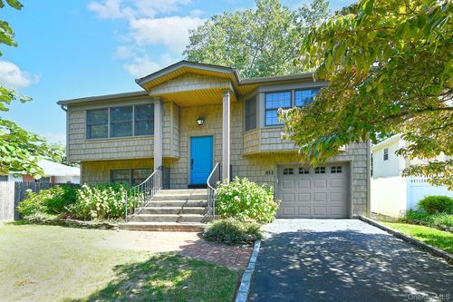 812 3rd St, East Northport, NY, 11731-1814 | Card Image