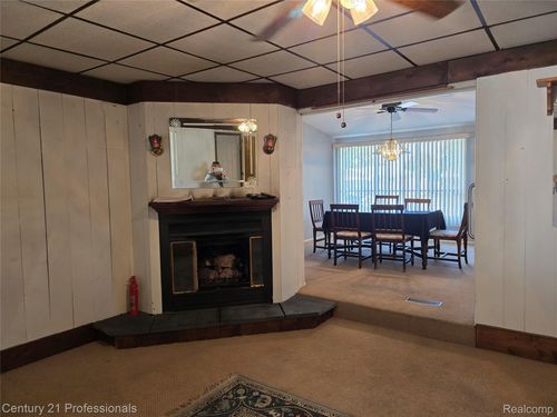 489 Henry Ruff Rd, Garden City, MI, 48135-1370 | Card Image