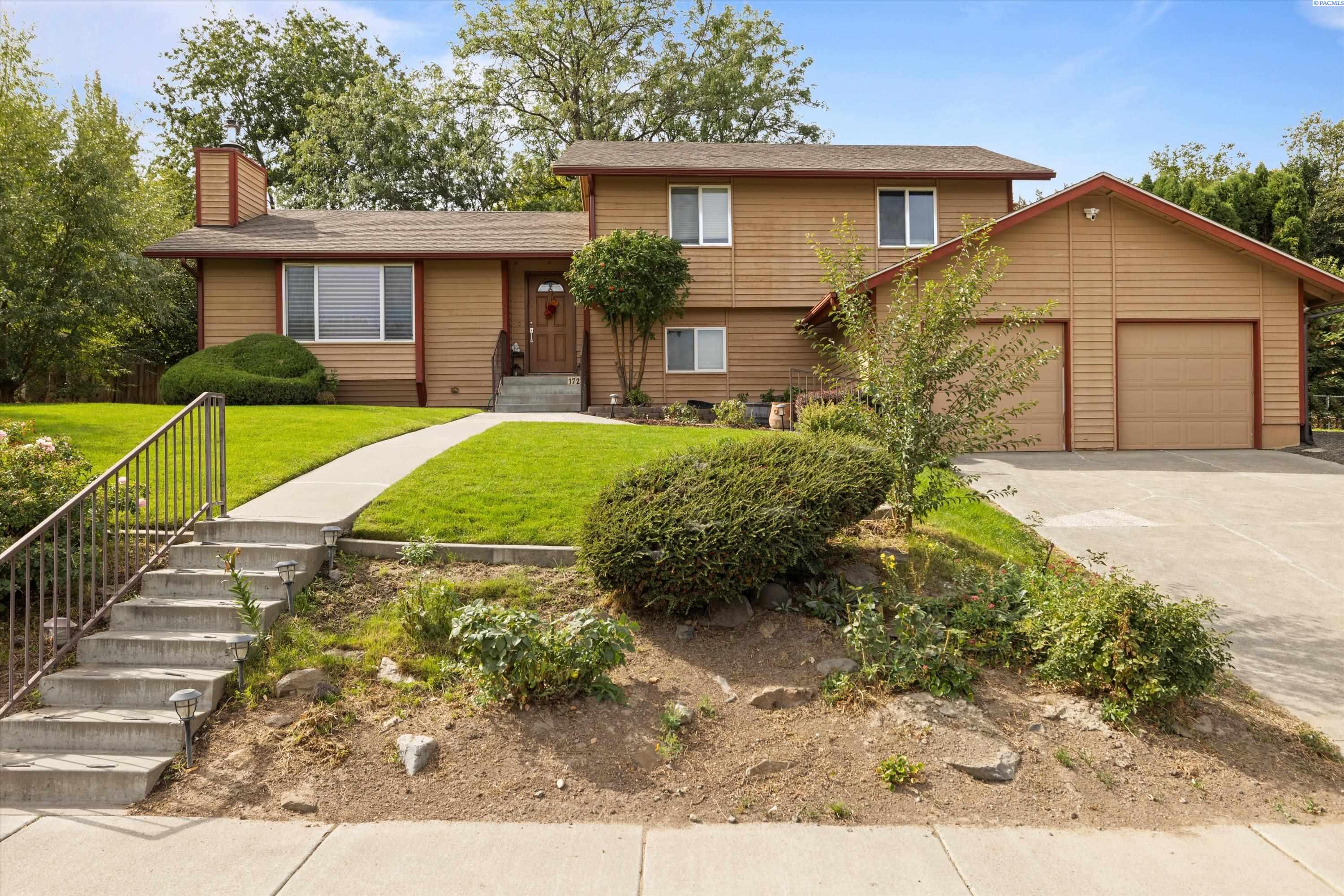 Ione St, Kennewick, WA 99337