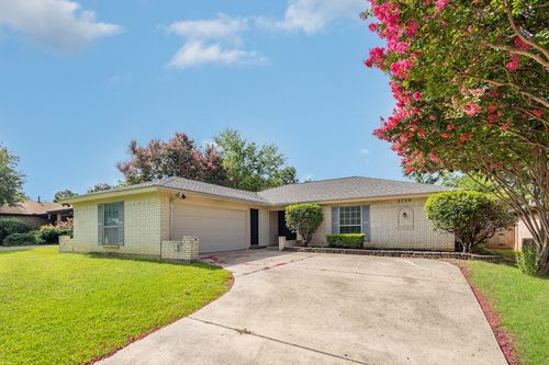 5706 Ridge Dr, Arlington, TX, 76016-1542 | Card Image