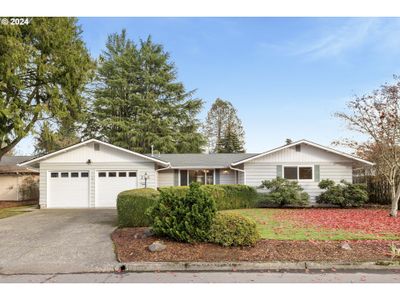 210 Sw 130 Th Ave, House other with 5 bedrooms, 2 bathrooms and 2 parking in Beaverton OR | Image 1