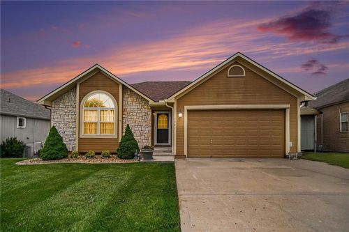 1207 Nw Walnut Ct, Grain Valley, MO, 64029-7223 | Card Image