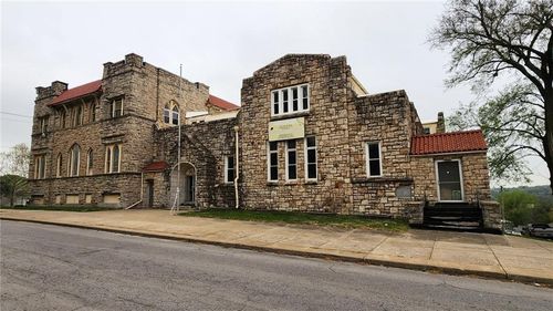 2701 E 43rd St, Kansas City, MO, 64130-1907 | Card Image