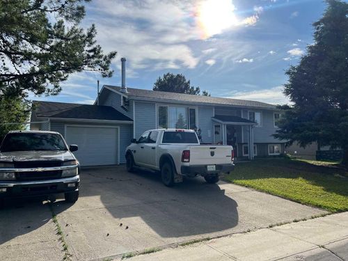 715 7 Avenue, Fox Creek, AB, T0H1P0 | Card Image