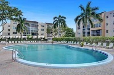 409K - 2860 Somerset Drive, Condo with 2 bedrooms, 2 bathrooms and null parking in Lauderdale Lakes FL | Image 1