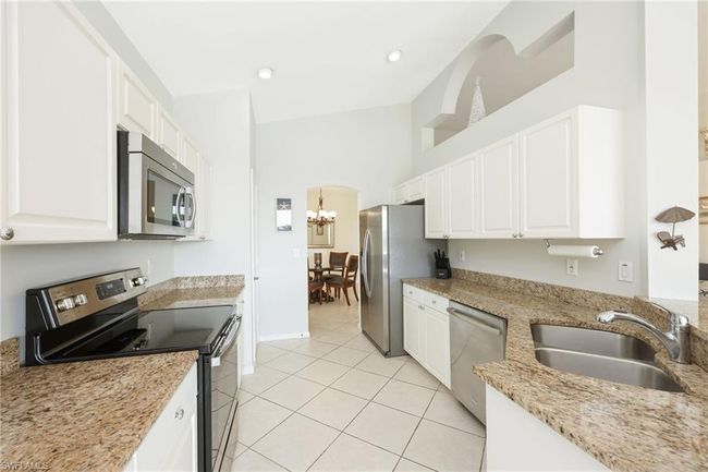 5-202 - 7828 Gardner Dr, Condo with 3 bedrooms, 2 bathrooms and null parking in NAPLES FL | Image 11