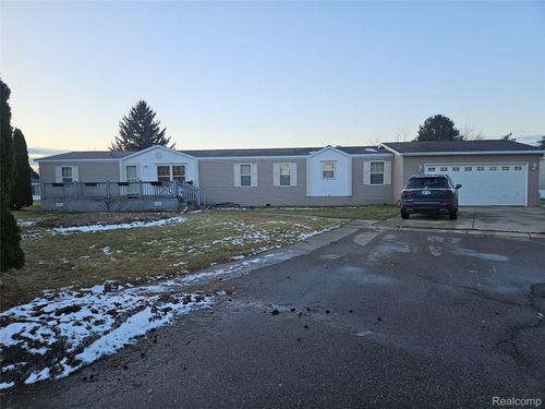 312 Black Oak Ct, Flint, MI, 48506-5342 | Card Image