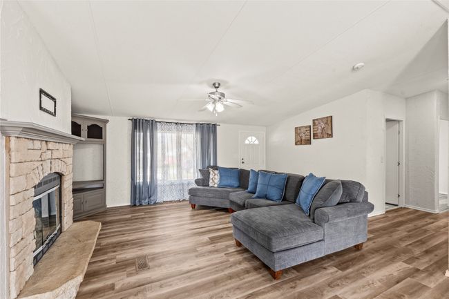 2001 Island Cir, House other with 4 bedrooms, 2 bathrooms and null parking in Tool TX | Image 4