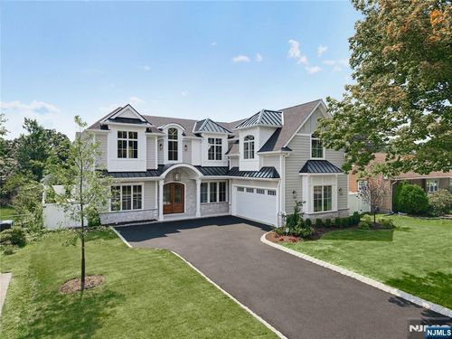 92 Oliver Rd, Paramus, NJ, 07652-3729 | Card Image