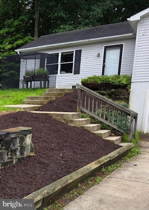 641 Benjamin Ct, STATE COLLEGE, PA, 16803-2666 | Card Image