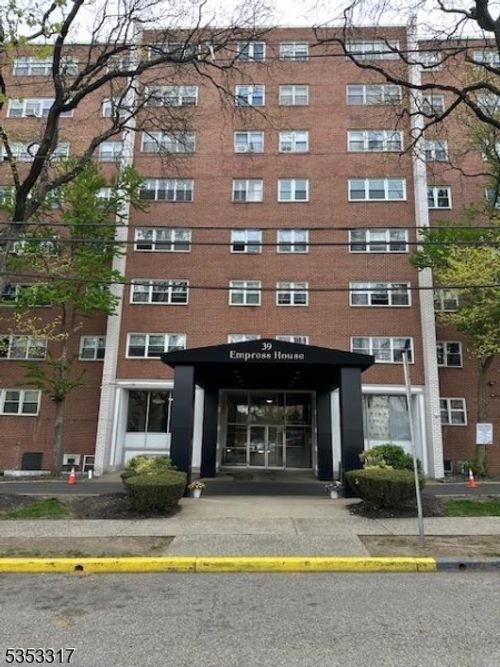 8g-39 E 39th St, Paterson, NJ, 07514-1165 | Card Image
