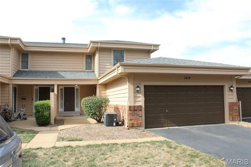 1019 Claytonbrook Dr, Ballwin, MO, 63011-1586 | Card Image