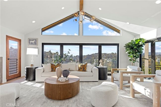 8280 Grand View Dr, House other with 3 bedrooms, 4 bathrooms and 2 parking in LOS ANGELES CA | Image 4