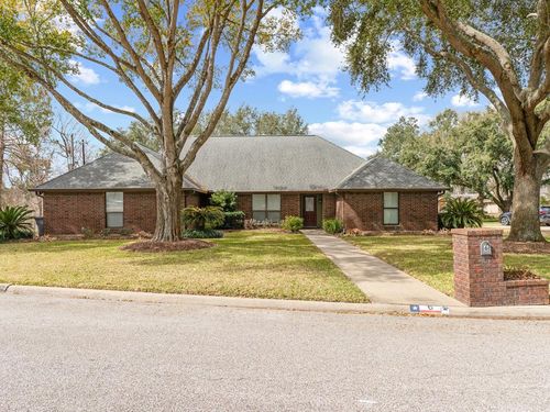 6 Valhalla Dr, Bay City, TX, 77414-7357 | Card Image
