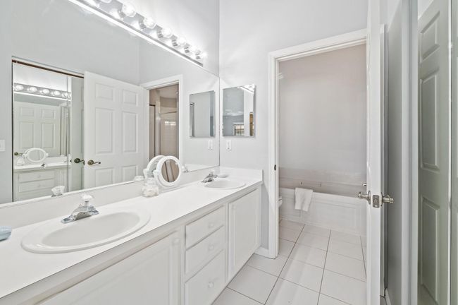 3258 Jog Park Dr, Condo with 2 bedrooms, 2 bathrooms and null parking in Greenacres FL | Image 21