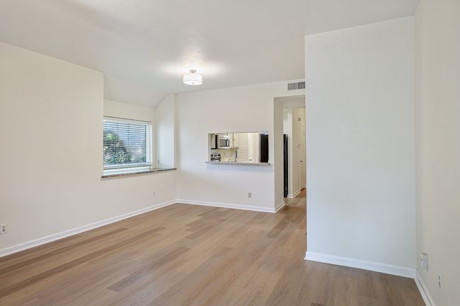 APT-208 - 9910 Royal Ln, Condo with 1 bedrooms, 2 bathrooms and null parking in Dallas TX | Image 9