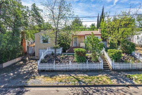 2327 Butte St, Redding, CA, 96001-1545 | Card Image