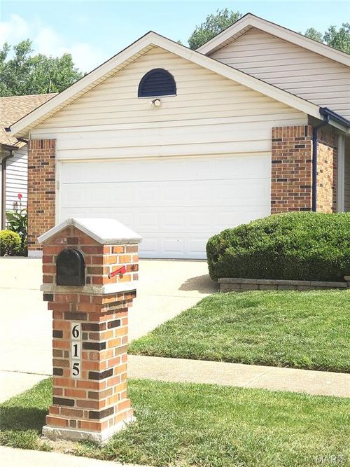 615 Foxtail Dr, Florissant, MO, 63034-2036 | Card Image