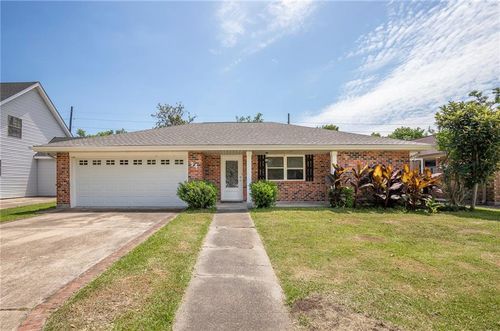 94 Dunleith Dr, Destrehan, LA, 70047-2016 | Card Image