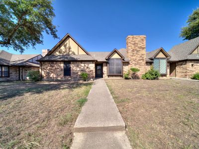 View of front of property featuring a front lawn | Image 1