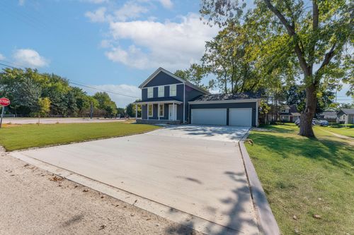 3331 Mill Lake Rd, Lake Orion, MI, 48360-1558 | Card Image