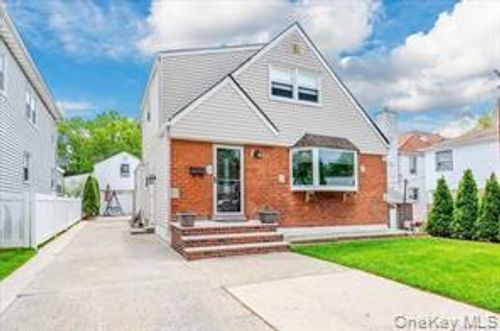 252-14 82nd Rd, Bellerose, NY, 11426-2511 | Card Image