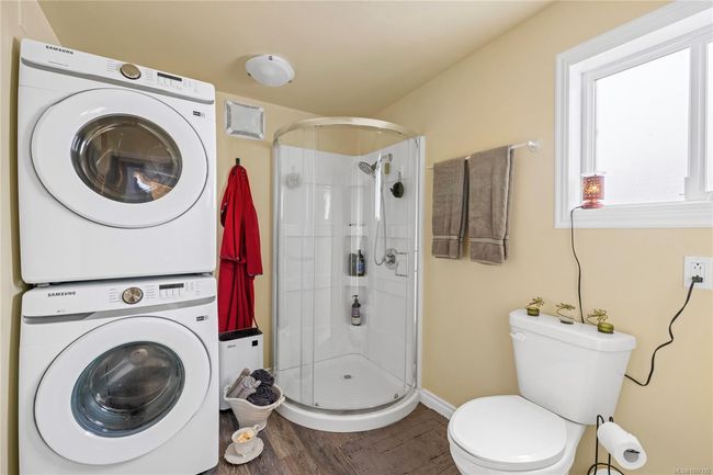 2nd bathroom and Laundry | Image 28