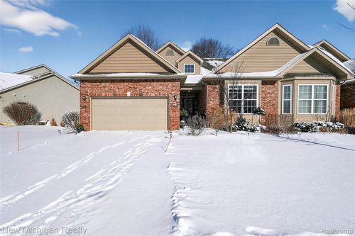 85-13136 Harbor Landings Dr, Fenton, MI, 48430-3905 | Card Image